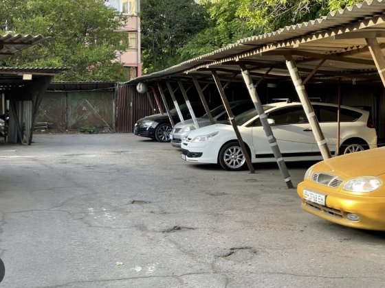 Место на стоянке Глушко1/1 район бювета