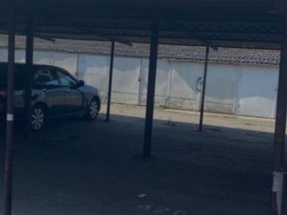 Место на крытой стоянке