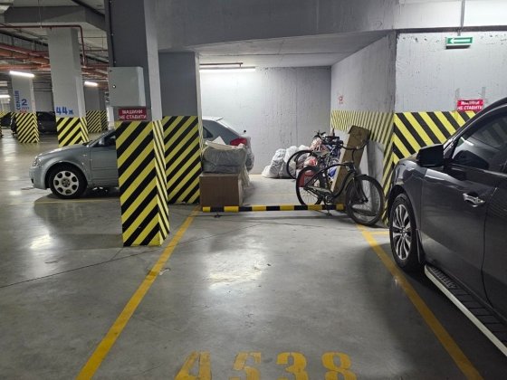 Паркинг в 44 Жемчужине, Каманина