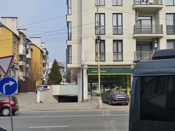 Ужгород. вул. Капушанська, 34 паркомісце. Тячев