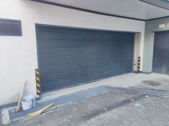 Оренда паркомісця  в центрі міста. - фото 1