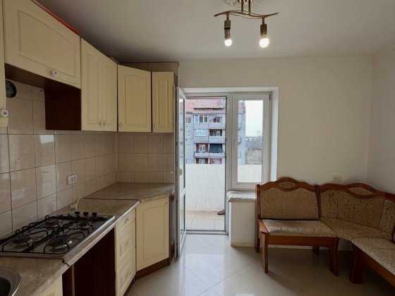 Продається 2-кімнатна квартира Виноградів