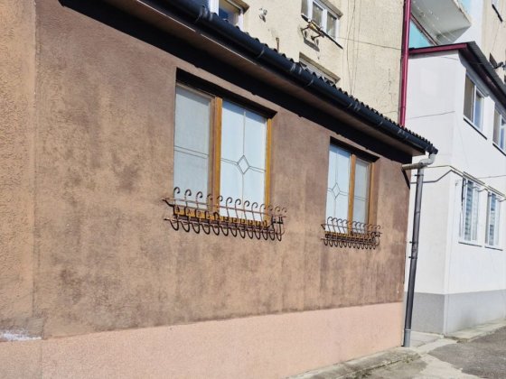 Продаж 2-ох км квартири з добудовою і гаражем в центрі міста Виноградів