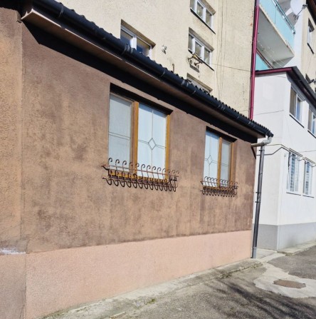 Продаж 2-ох км квартири з добудовою і гаражем в центрі міста - фото 1