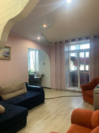 Продам 3 комнатную квартиру в центре города - фото 1