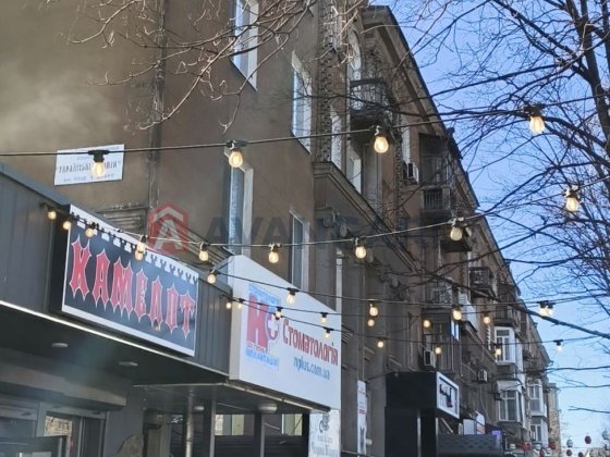 Продам простору 2 кімнатну сталінку на ідеальному 3 поверсі Кам'янське