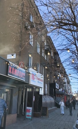 Продам простору 2 кімнатну сталінку на ідеальному 3 поверсі - фото 1