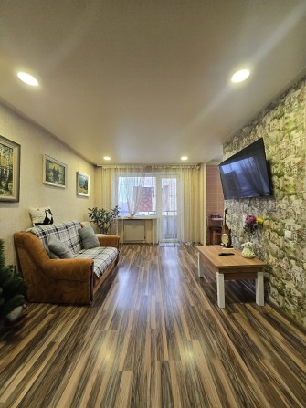 Продам уютную 2-комнатную квартиру в г. Каменское,  р-н Центр - фото 1