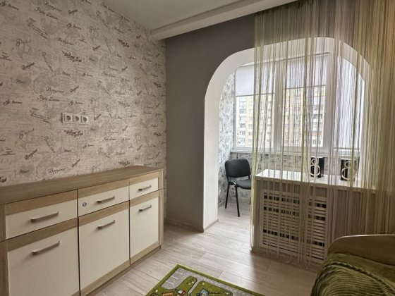 Продам шикарную трешку 4 этаж л/б Yanova