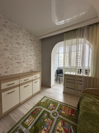 Продам шикарную трешку 4 этаж л/б Yanova - фото 1