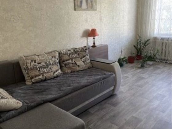 Продається 2-кімнатна квартира на 4 поверсі ( район лікарні) Глухов