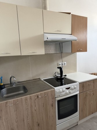 Продаж квартири-студії з ремонтом. Поруч зупинка, шаола, садочок. Без% - фото 1