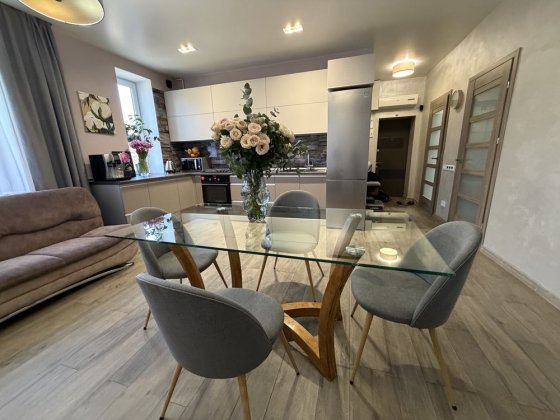 Современная 3-комнатная квартира с гаражом.