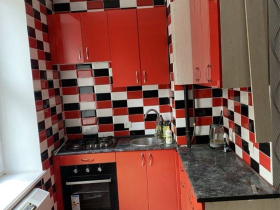 Продам 3 х ком квартиру.  В тихом Центре. Сертификат. Каменское