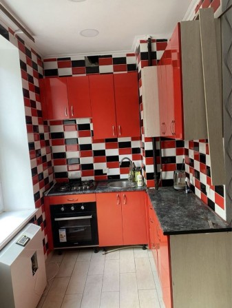 Продам 3 х ком квартиру.  В тихом Центре. Сертификат. - фото 1