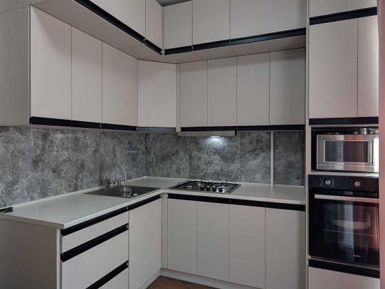 Двокімнатна кварира з власним двориком! Мінімальне оформлення! Гостомель