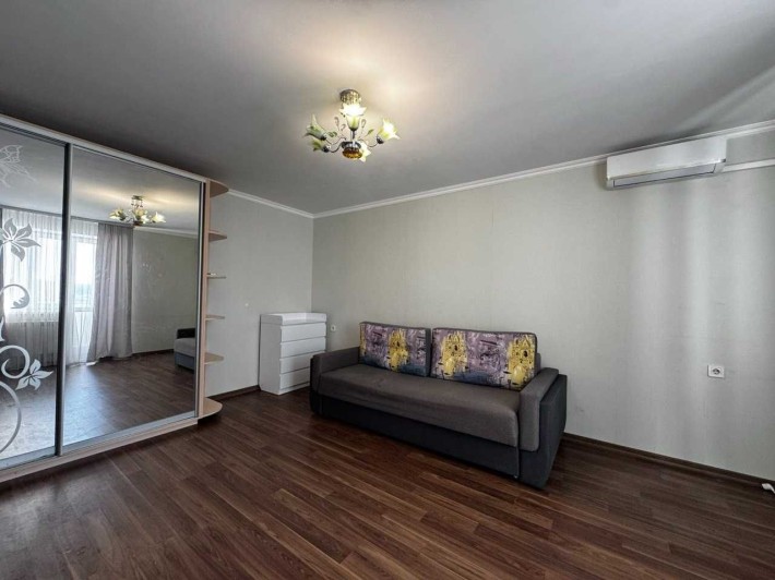 Велика 1к квартира з ремонтом. Оформлення- 2%. - фото 1