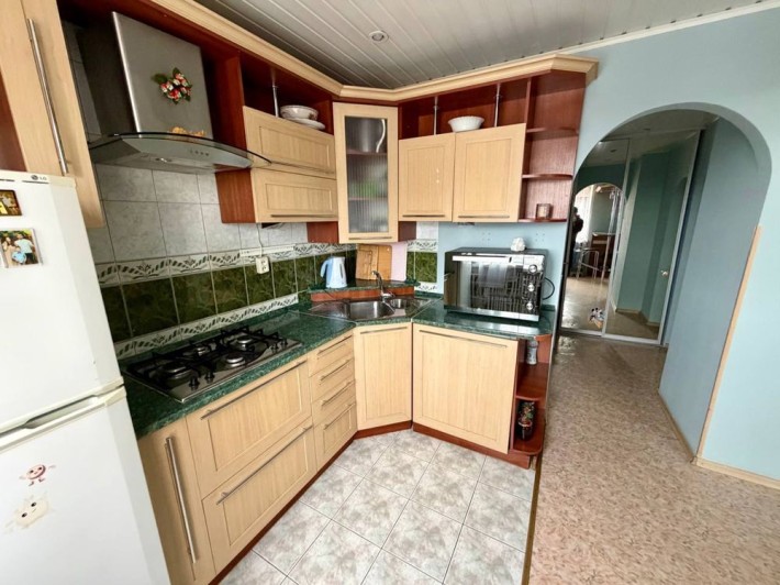 Продам 1-ком. квартиру 10 мкрн. - фото 1