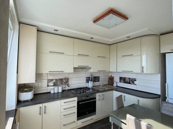 Продається простора 2-кімнатна квартира Дрогобич