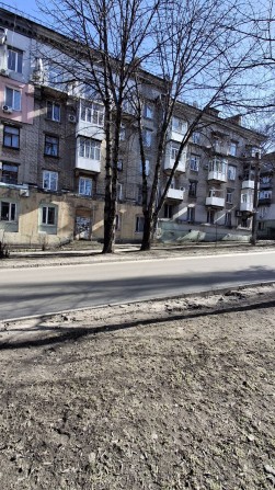 Продам 2 кімнатну сталінку в центрі міста - фото 1