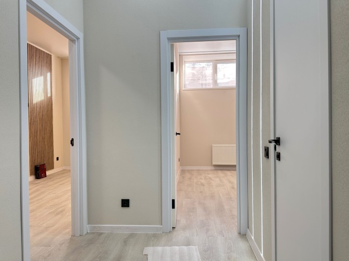 Двокімнатна квартира з ремонтом. Комора в подарунок! - фото 1