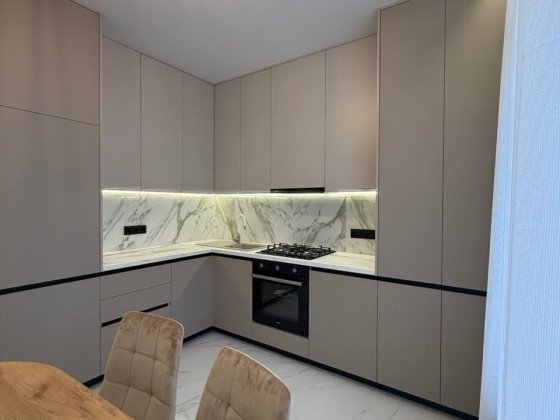 2 кімнатна квартира з меблями та технікою|центр|м.Дубно Дубно