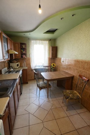 Продам 3-кімнатну квартиру в Дрогобичі (вул. Коновальця) - фото 1