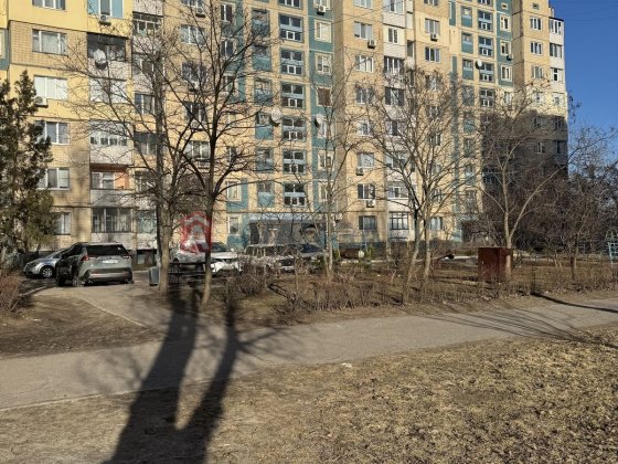 Продам 3 кім квартиру лівий берег , під ремонт Каменское