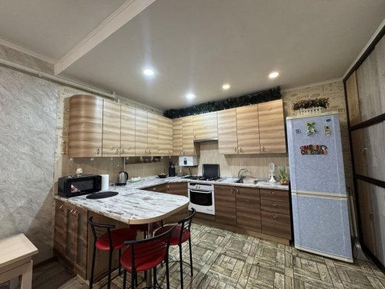 Простора 1-к 47м2 з ремонтом та меблями! Закритий комплекс! Гостомель