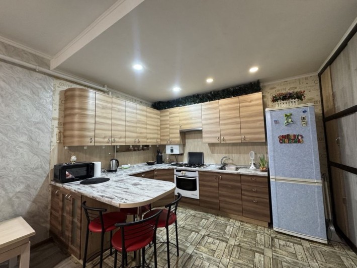 Простора 1-к 47м2 з ремонтом та меблями! Закритий комплекс! - фото 1