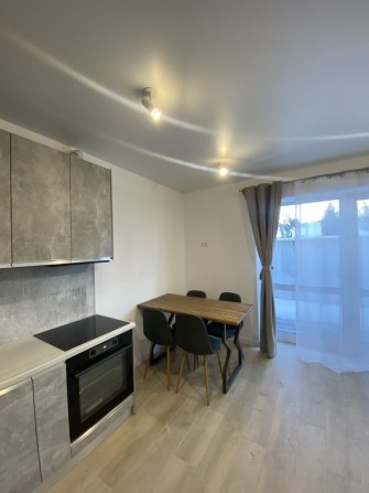 Квартира з новим та сучасним ремонтом! Є власний дворик! Держ програми - фото 1