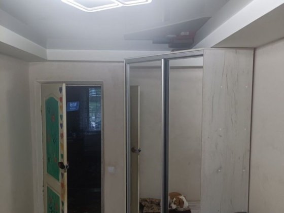 Продается 2 комнатная квартира в центре . Район 9 больницы. Каменское