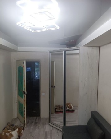 Продается 2 комнатная квартира в центре . Район 9 больницы. - фото 1