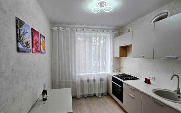 Продам 2 комн. квартиру с Ремонтом. Центр города. Є- Відновлення - фото 1