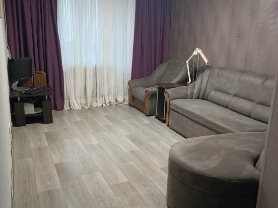 Квартира з індивідуальним опаленням та капітальним ремонтом Знаменка