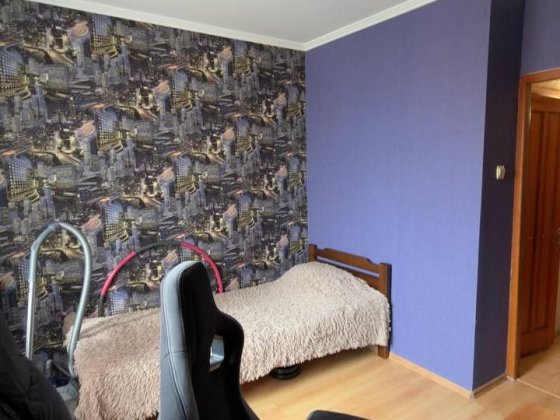 Трёх комнатная квартира с ремонтом  в спальном районе!!!