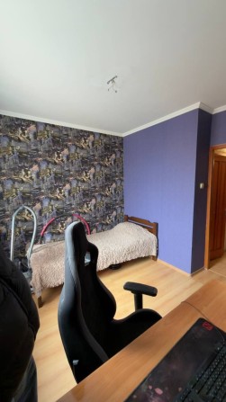 Трёх комнатная квартира с ремонтом  в спальном районе!!! - фото 1