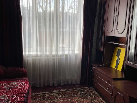 продам трикімнатну квартиру центр Казатин