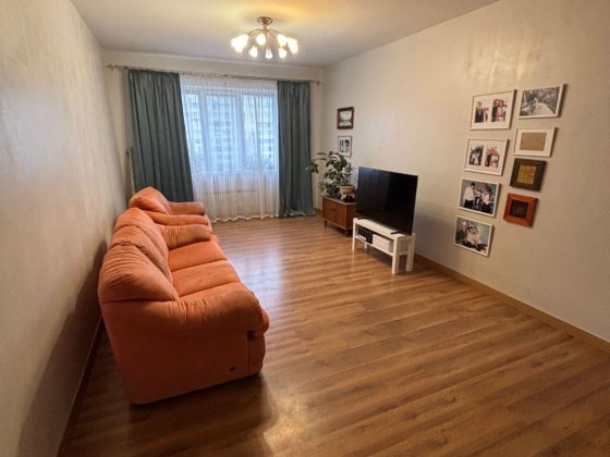 Продается 3 комнатная квартира на 2 мкрн.  Левый берег. Каменское