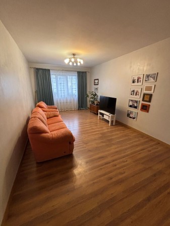 Продается 3 комнатная квартира на 2 мкрн.  Левый берег. - фото 1