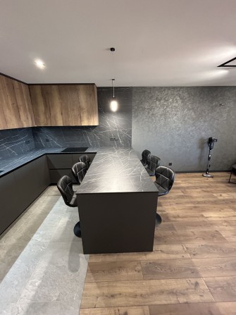 Просторная квартира с дизайнерским ремонтом - фото 1