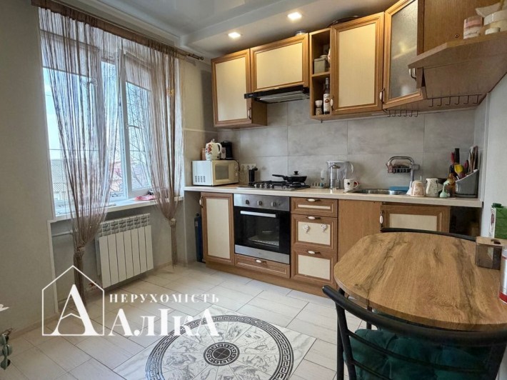 Продам простору 2-кімнатну квартиру з ремонтом - фото 1