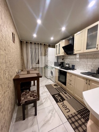 Продам 3-х кімнатну квартиру з готовим ремонтом та меблями - фото 1