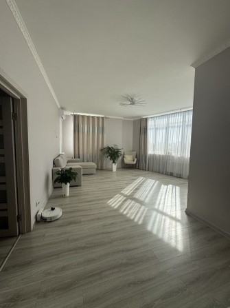 Продается просторная 2 комн квартира - фото 1