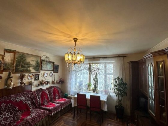 Продам 3 кімнатну квартиру в центрі міста  вул Каракая 4 Калуш