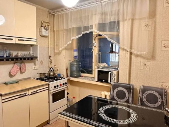 Продам 5 комнатную квартиру Чорноморськ