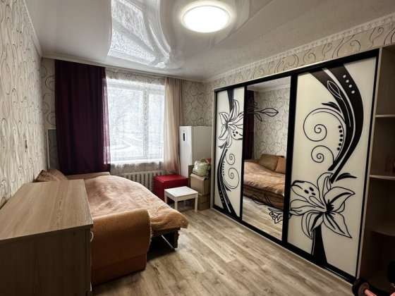 Продам трьохкімнатну квартиру поруч з центром міста Каменец-Подольский