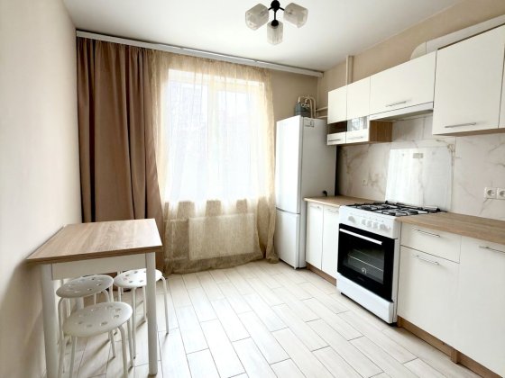 Продам 2-комнатную квартиру с подвалом Черноморск