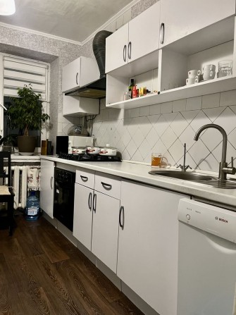 Простора 3 кімнатна квартира 72 м2 у центрі Гостомеля біля базару - фото 1