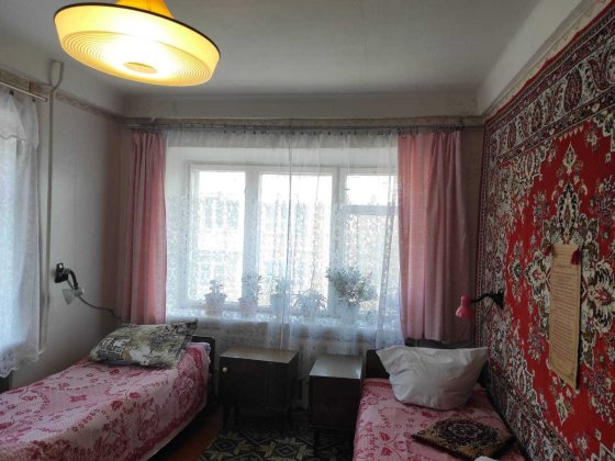 ТЕРМІНОВО продам 2-х кімн. квартиру в центрі Канева, 100 м від Дніпра Канів